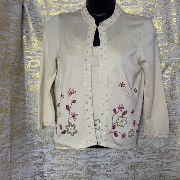 Easel cream floral sequinned cardigan with cream top size S - Picture 2 of 11